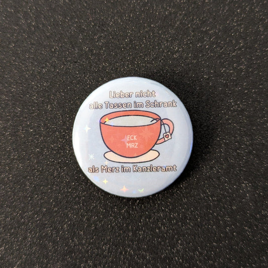 Holo Glitzer Button - Merz - Lieber nicht alle Tassen im Schrank, als Merz im Kanzleramt. kindafcreations
