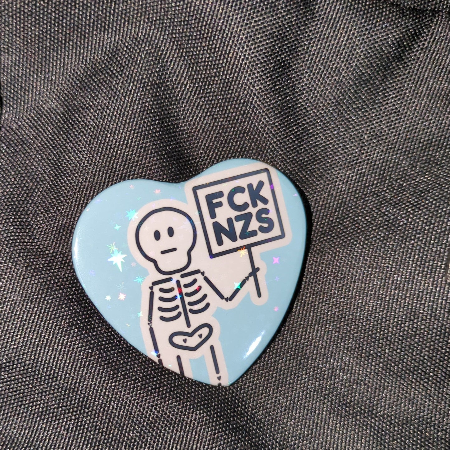 FCK NZS Skelett |Holo Herz-Button kindafcreations 